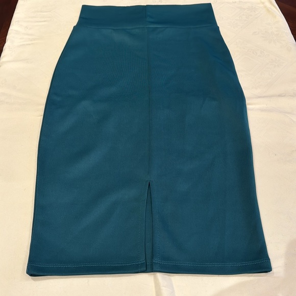 Brand new teal skirt with slit back - Picture 3 of 5